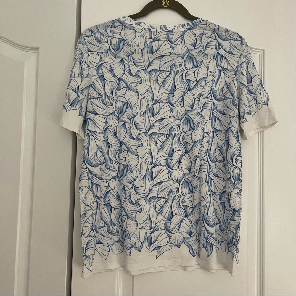 Tory Burch Blue Leaf Print Tee Size M Lightweight Summer Top Coastal Chic - Picture 4 of 7